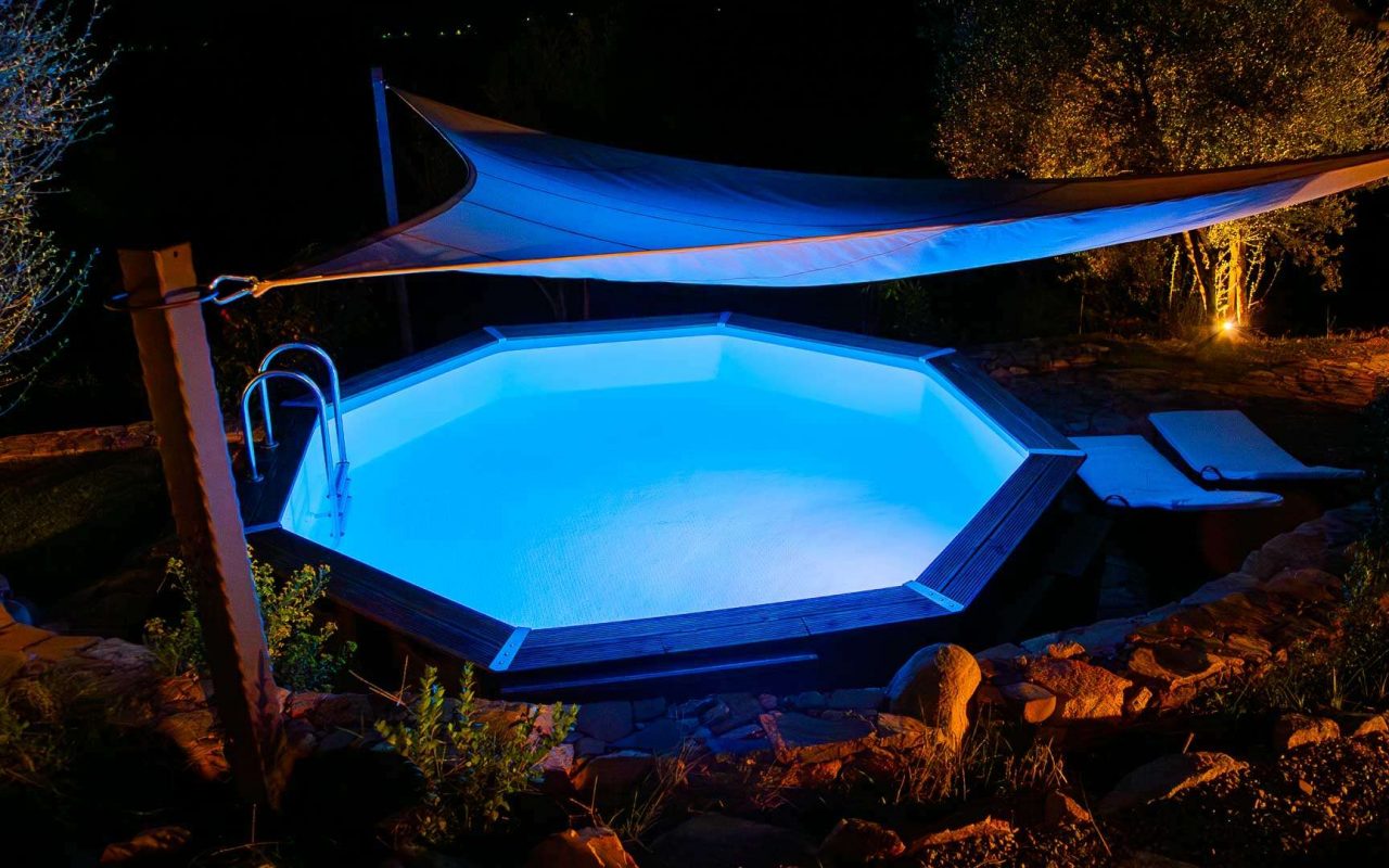 Bioloco | Vista della piscina alla sera